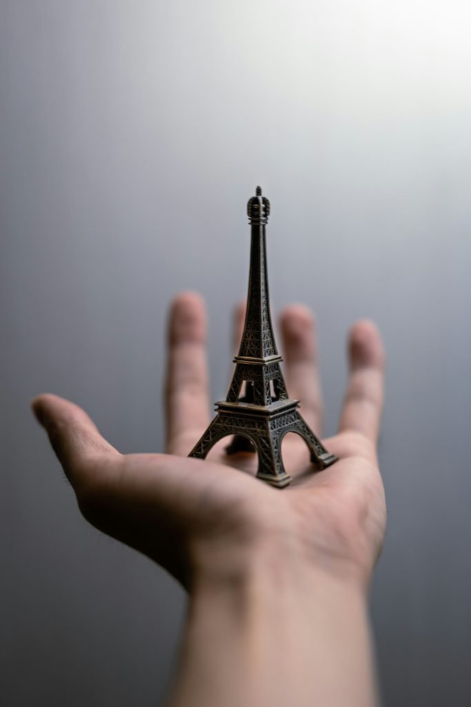 hand holding Eiffel tower